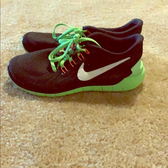 mens size 8.5 shoe in women's